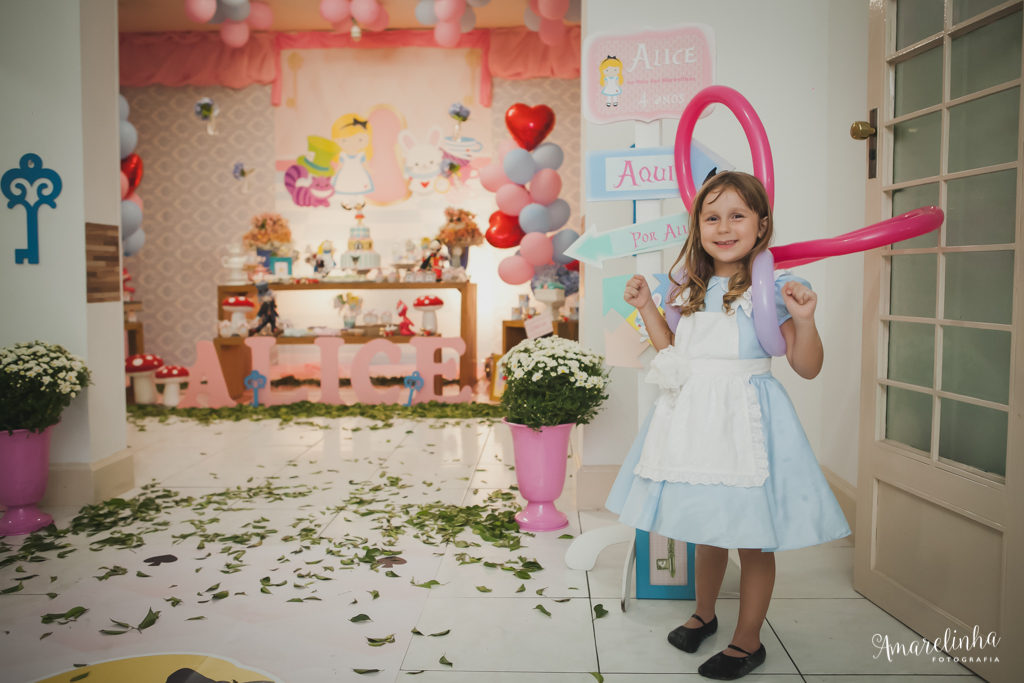 fotografia_festa_infantil_tema_alice_no_pais_das_maravilhas_na_casa_de_festas_kidsland_em_laranjeiras_rio_de_janeiro-490